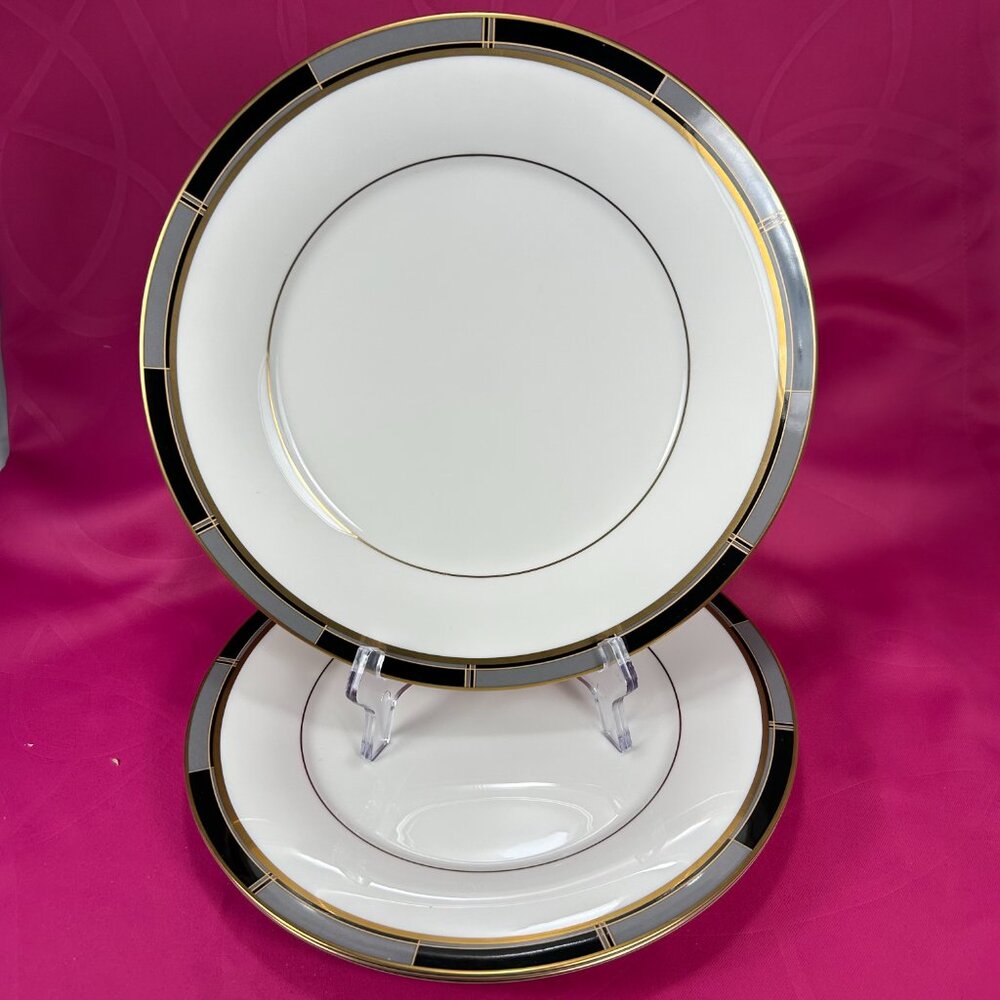 3 beautiful dinner plates. Noritake Japan 7722 Society Satin